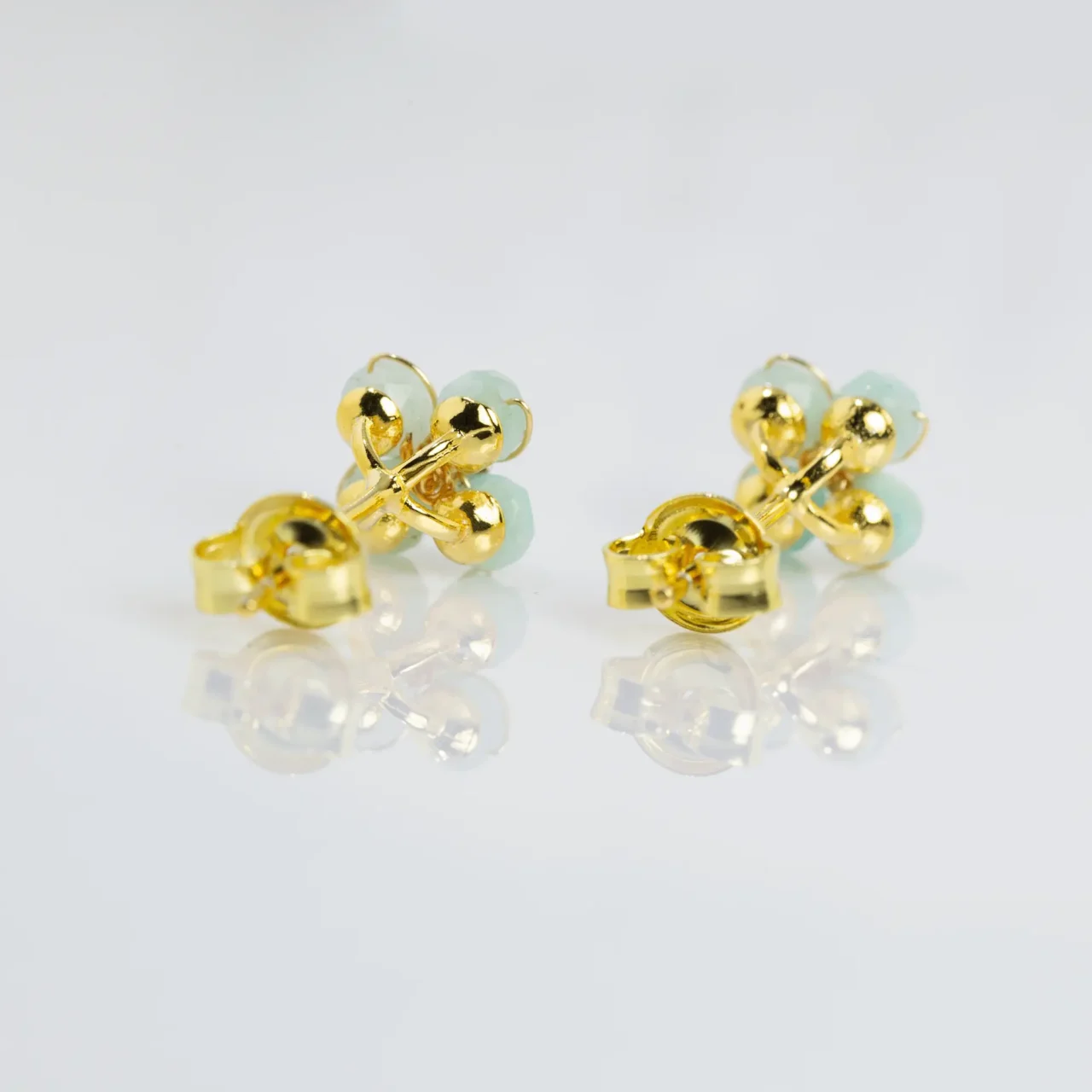 別緻的天河石花朵耳環，搭配金色配件、寶石