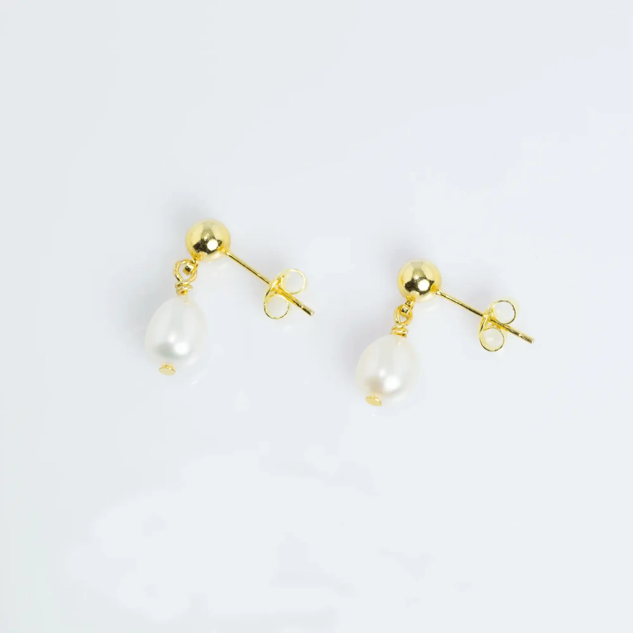 Elegant gold-plated pearl drop earrings